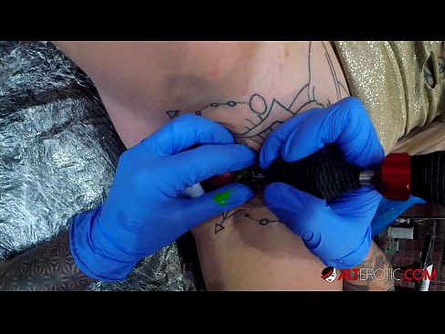 ❤️ An hottie thar a bheith tattooed Sully Savage fuair tattoo ar a clitoris ☑  Físeán porn  ag ga.yespornpics-com.ru